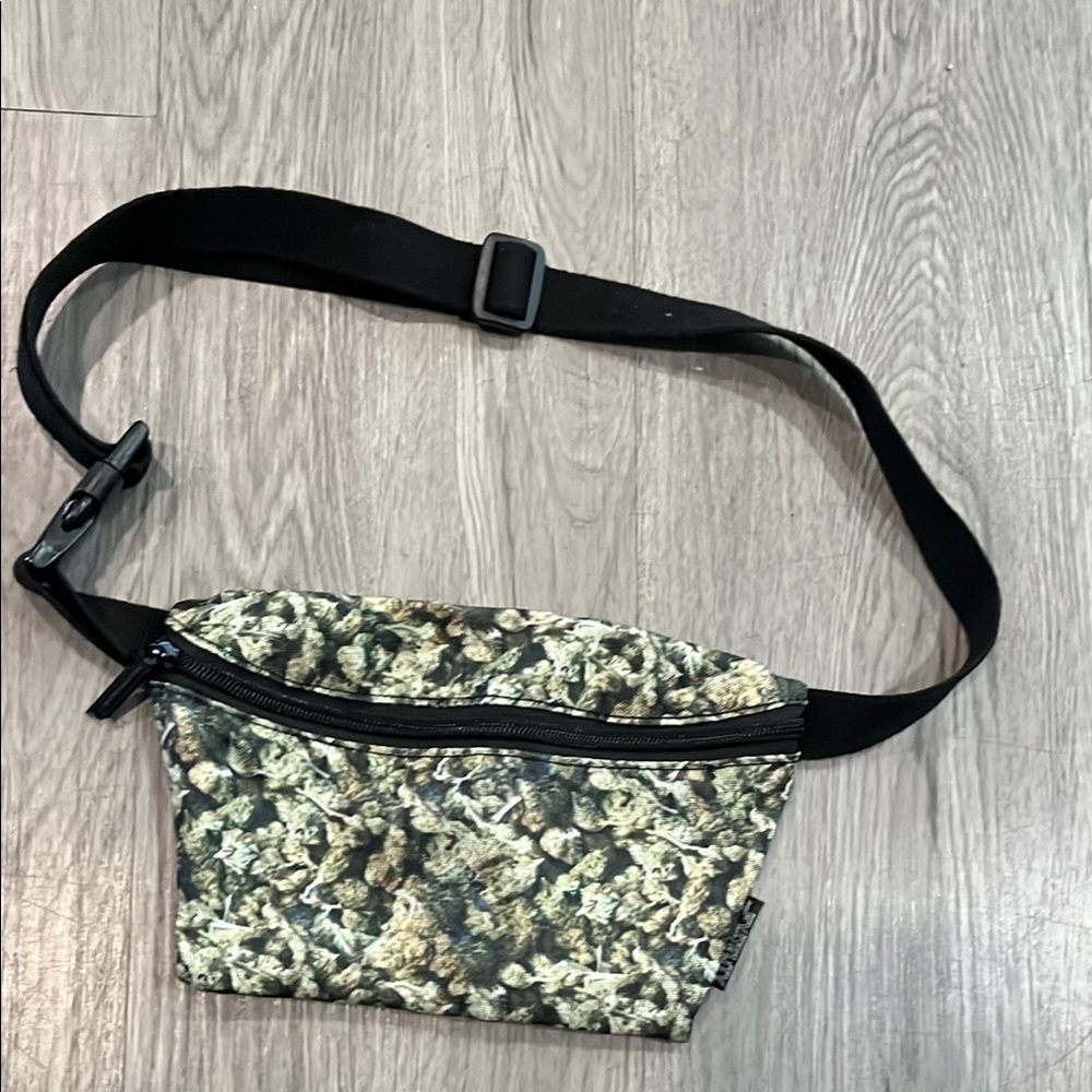 Stylish Black and Green Men's Waist Bag